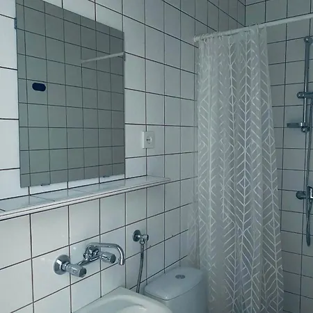 Δωμάτια σε οικογενειακή κατοικία I *